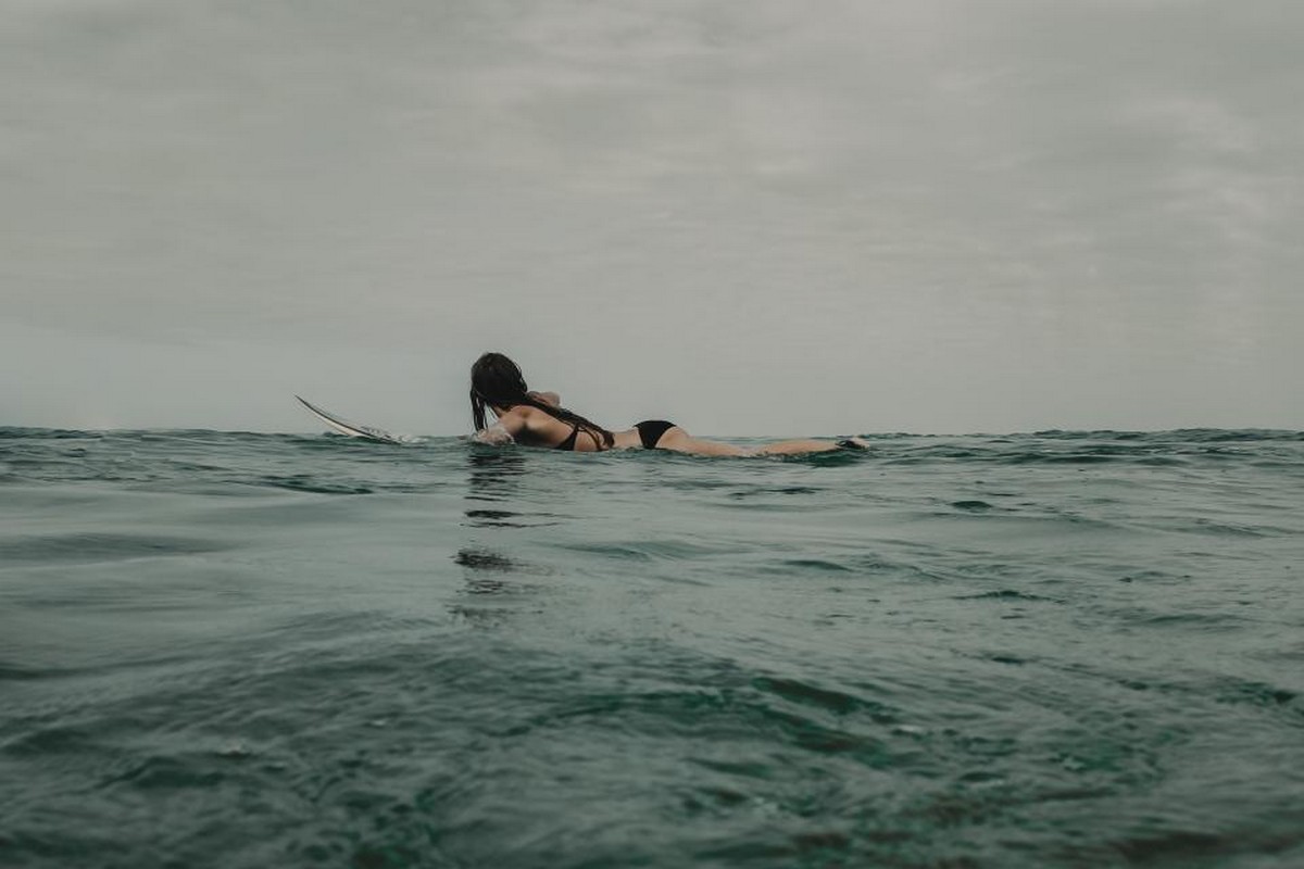 El pene se va a mover sutilmente dentro de la vagina